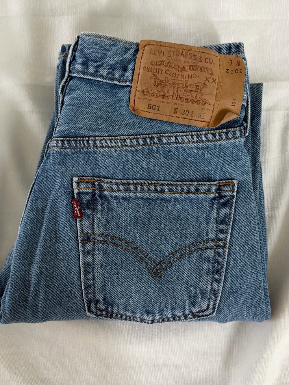 Levi’s 501 Original Fit Jeans Men’s W30 L32 Light Wash Straight Leg Button Fly